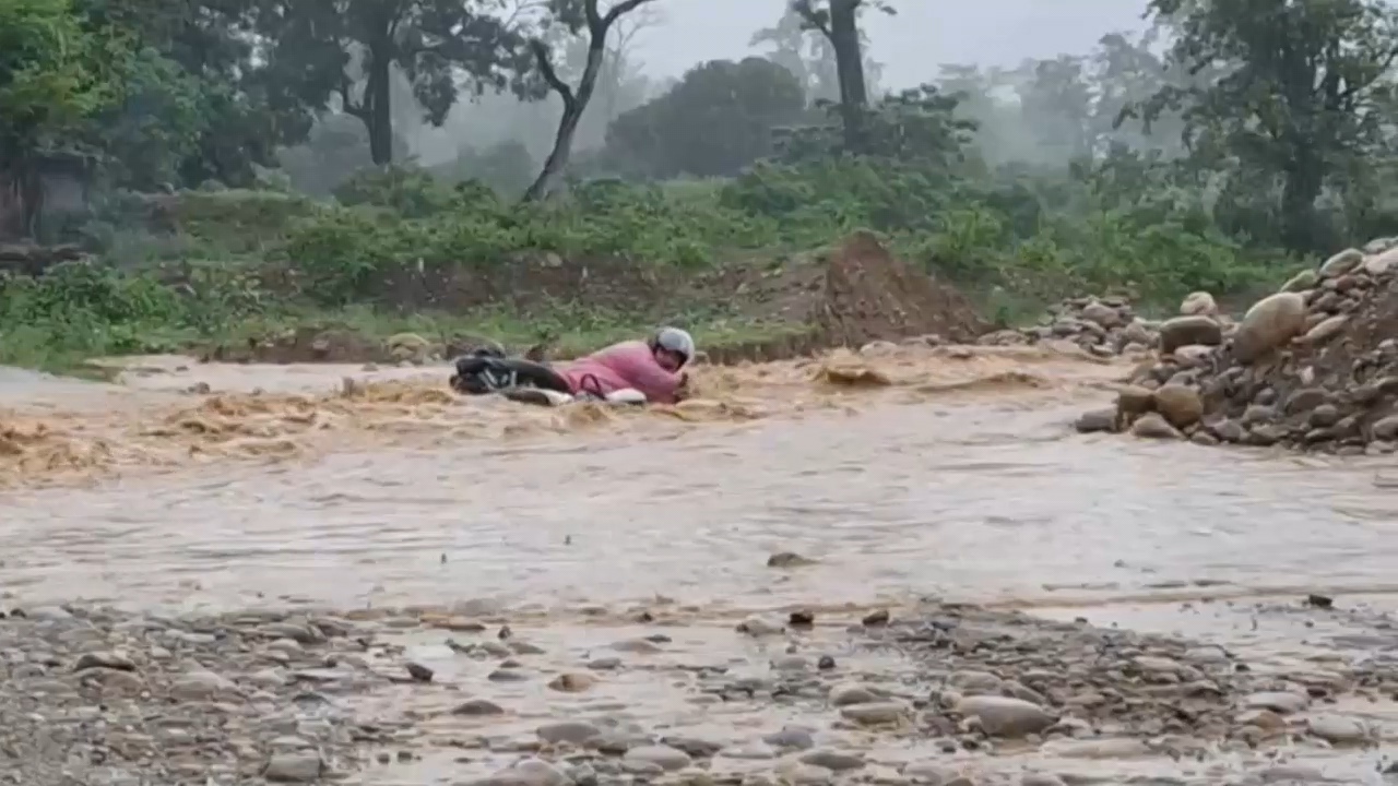 Bike riders escape