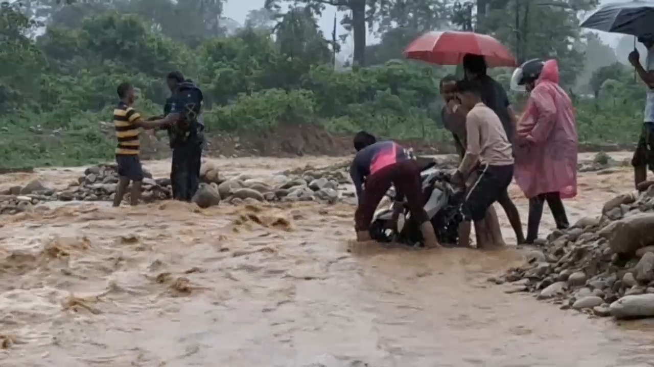 Bike riders escape