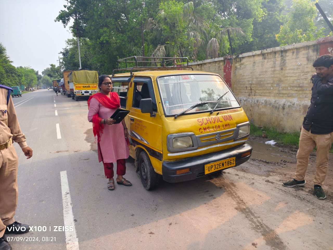 लखनऊ के स्कूली वाहनों के खिलाफ एक्शन