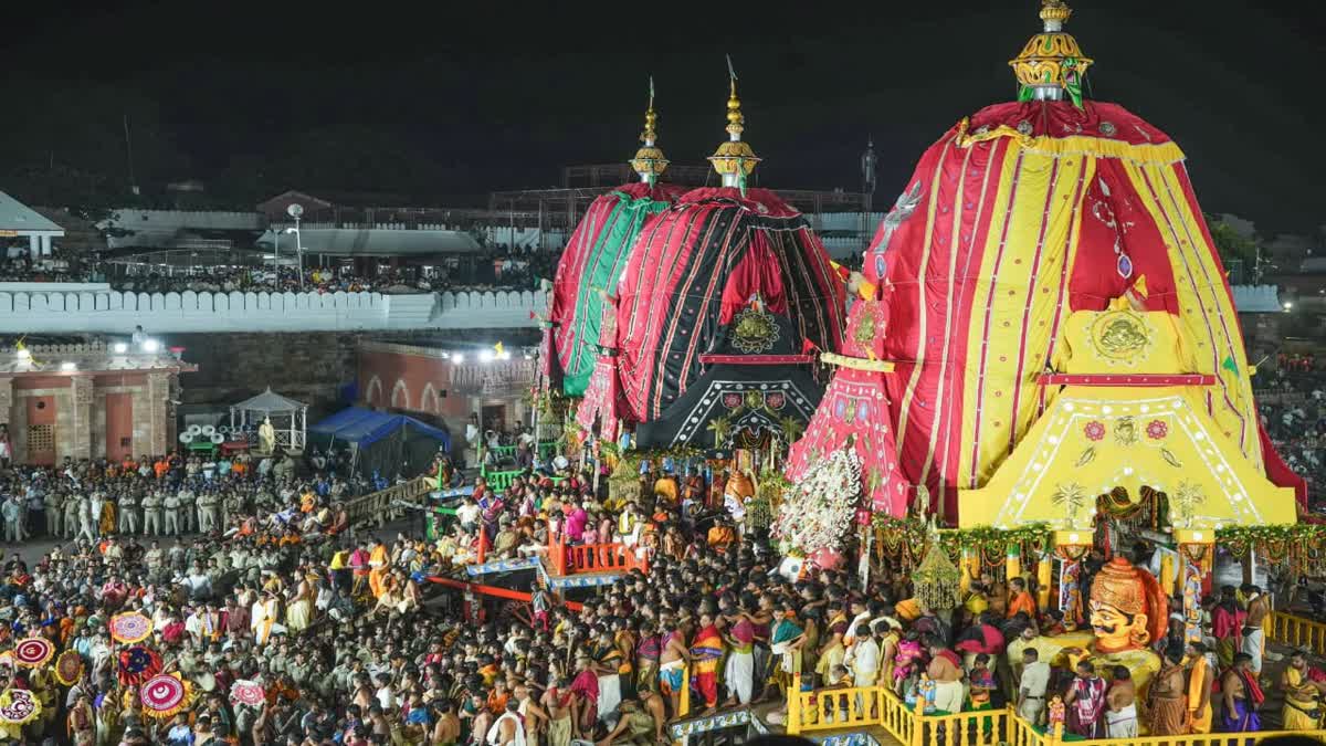 ସରିଲା ଲୀଳା ଖେଳା, ଶ୍ରୀମନ୍ଦିର ବାହୁଡିଲେ ମହାବାହୁ