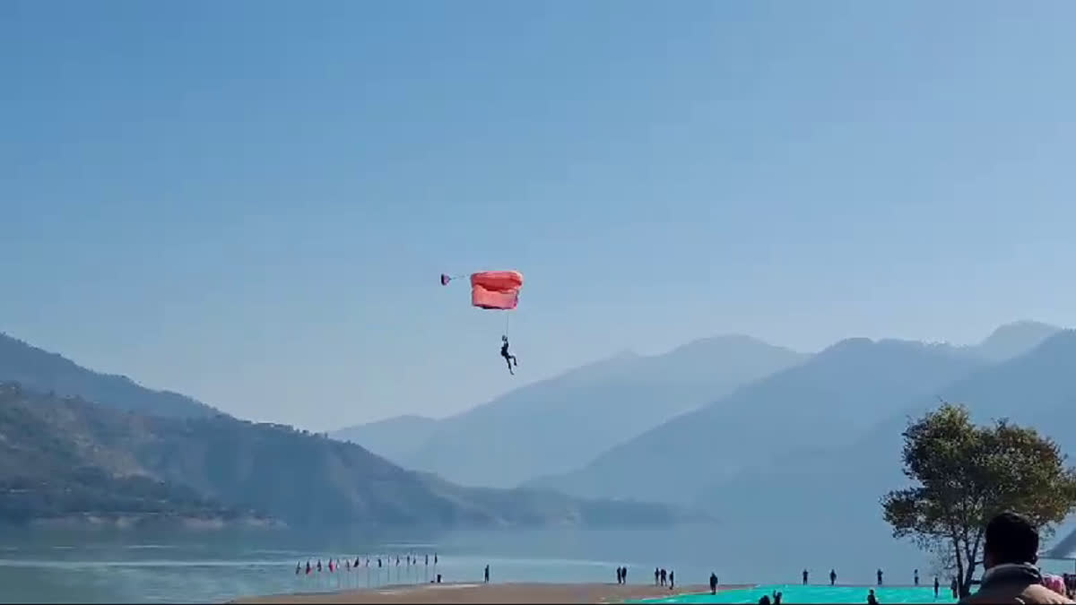 FOREIGN TOURISTS IN TEHRI