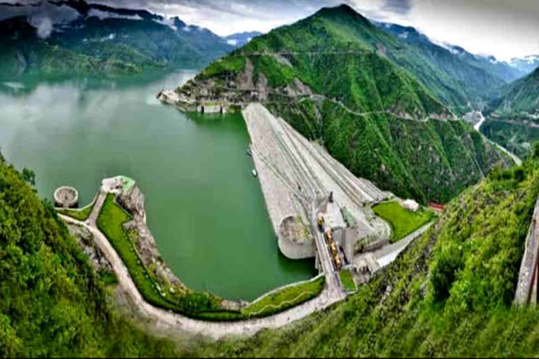FOREIGN TOURISTS IN TEHRI