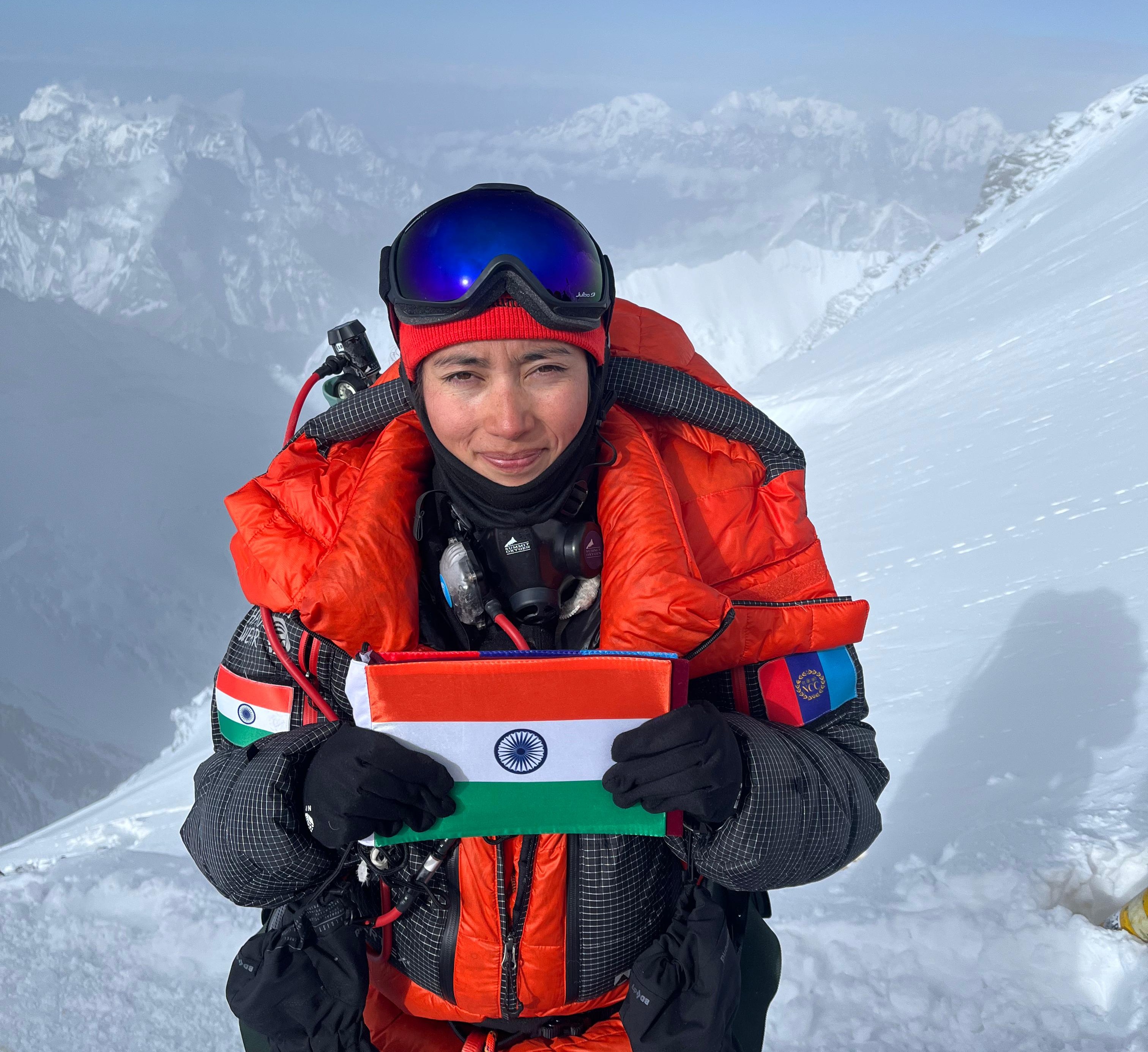 Abidi Afreen Becomes First Muslim Woman from Ladakh to Summit Mount Everest Urdu News