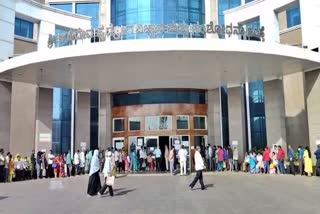 Crowd in front of Jayadeva Hospital, Mysuru