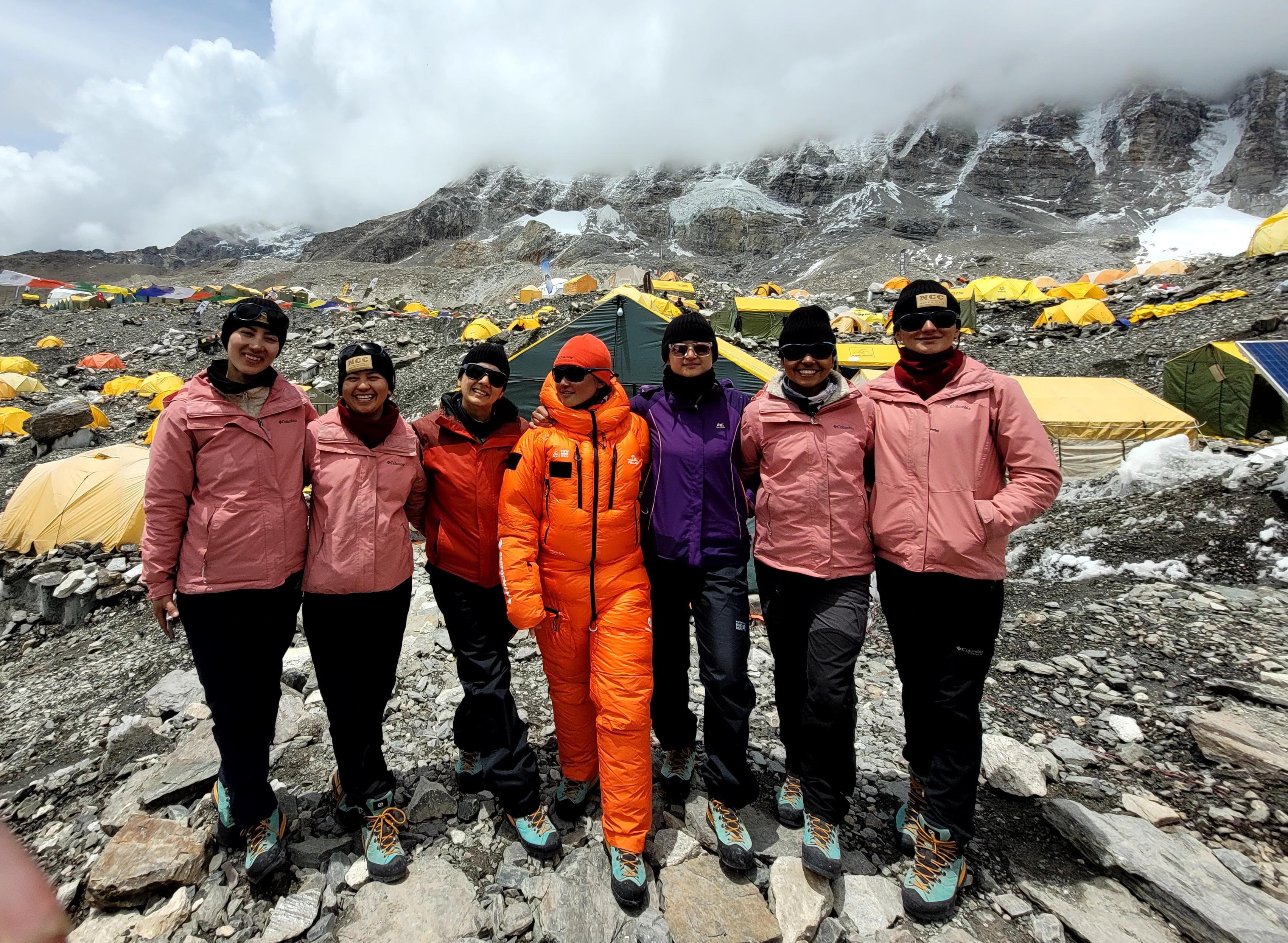 Abidi Afreen Becomes First Muslim Woman from Ladakh to Summit Mount Everest Urdu News