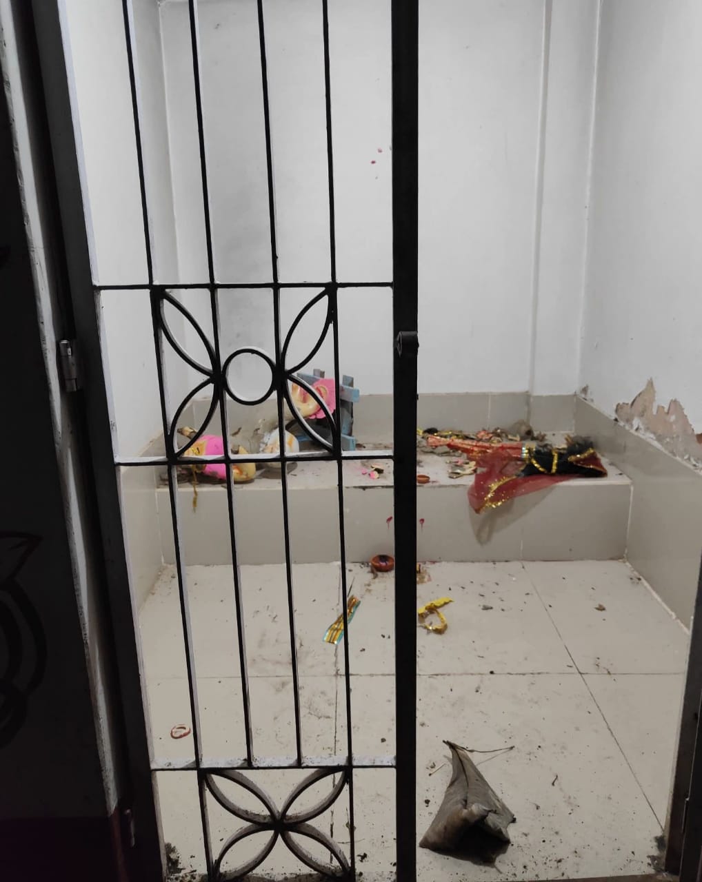 miscreants broke five idols in the Durga temple In Goalpara