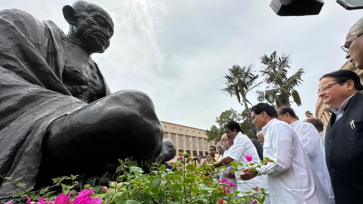 BJP on Gandhi statue