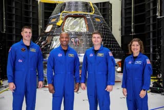 astronauts get first look at the spacecraft  astronauts of moon mission  Artemis  Artemis ll  nasa  moon mission  ബഹിരാകാശ യാത്രികർ  ആർട്ടിമിസ് ll  ചന്ദ്രന്‍റെ ഭ്രമണപഥത്തിലേയ്‌ക്ക്  ചന്ദ്രൻ  ആർട്ടിമിസ്  നാസ  പേടകത്തെ ആദ്യമായ് കണ്ട് ബഹിരാകാശയാത്രികർ