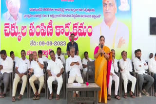 HARISH RAO DISTRIBUTES BCs 1 Lakh Scheme CHEQUES