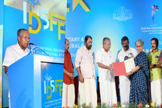 IDSSFK has concluded cm distributed awards  IDSSFK has concluded  ഐഡിഎസ്എസ്എഫ്കെ  International Documentary Short Film Film Festival  രാജ്യാന്തര ഡോക്യുമെന്‍ററി ഹ്രസ്വ ചിത്രമേള  Chief Minister Pinarayi Vijayan  ജ്യാന്തര ഡോക്യുമെന്‍ററി സമാപന സമ്മേളനം  IDSSFK Closing session  IDSSFK completed  IDSSFK awards