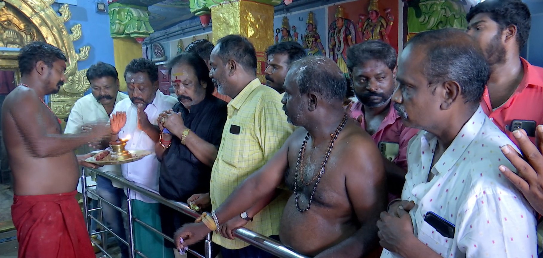 Rajinikanth's fans offer prayers at Thiruparankundram temple