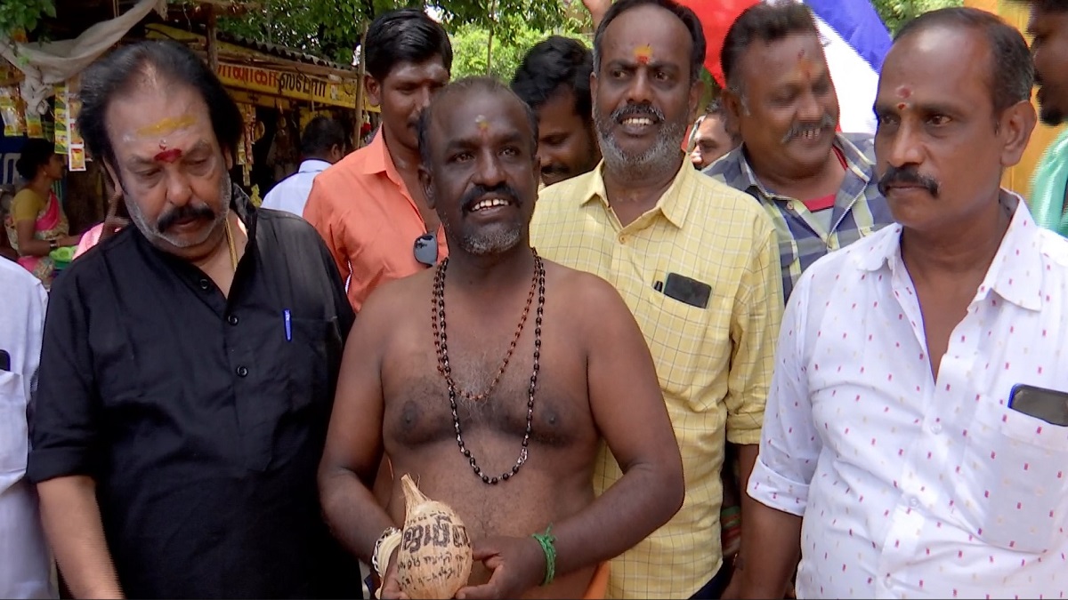 Rajinikanth's fans offer prayers at Thiruparankundram temple