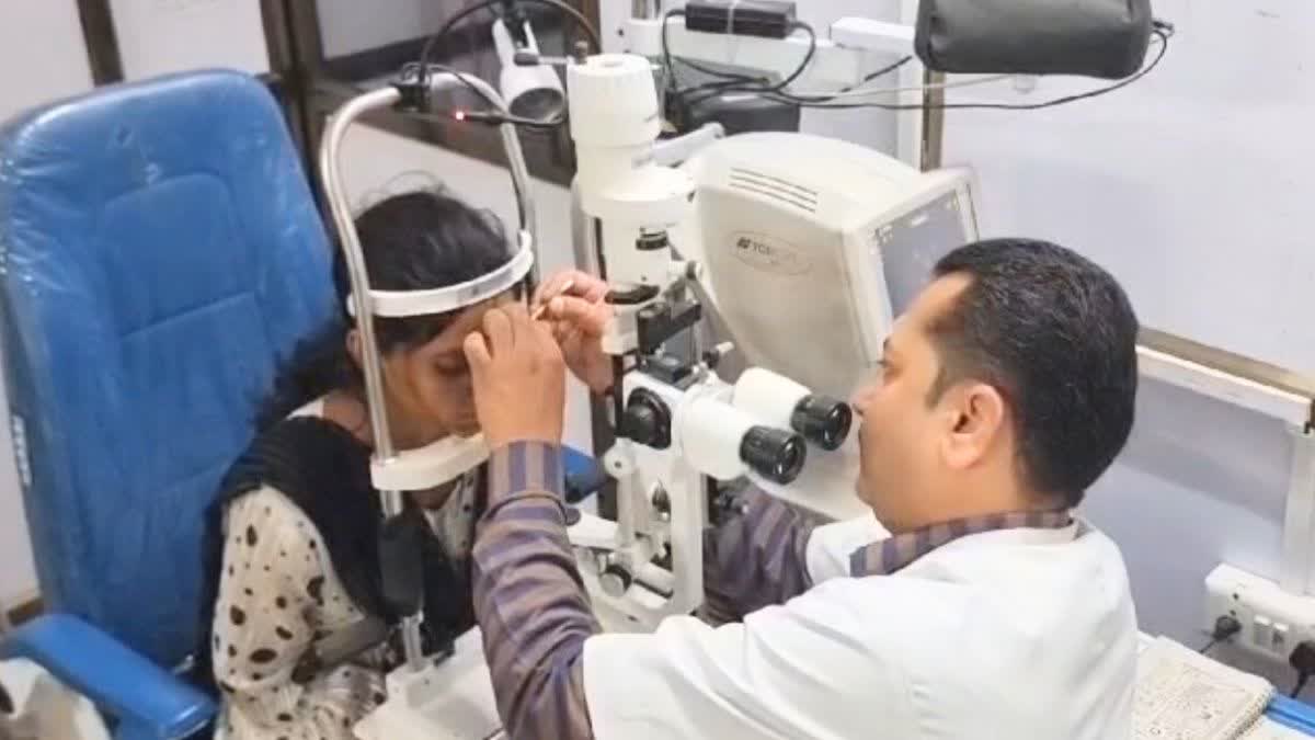 Removed 60 Larvae From Woman Eye