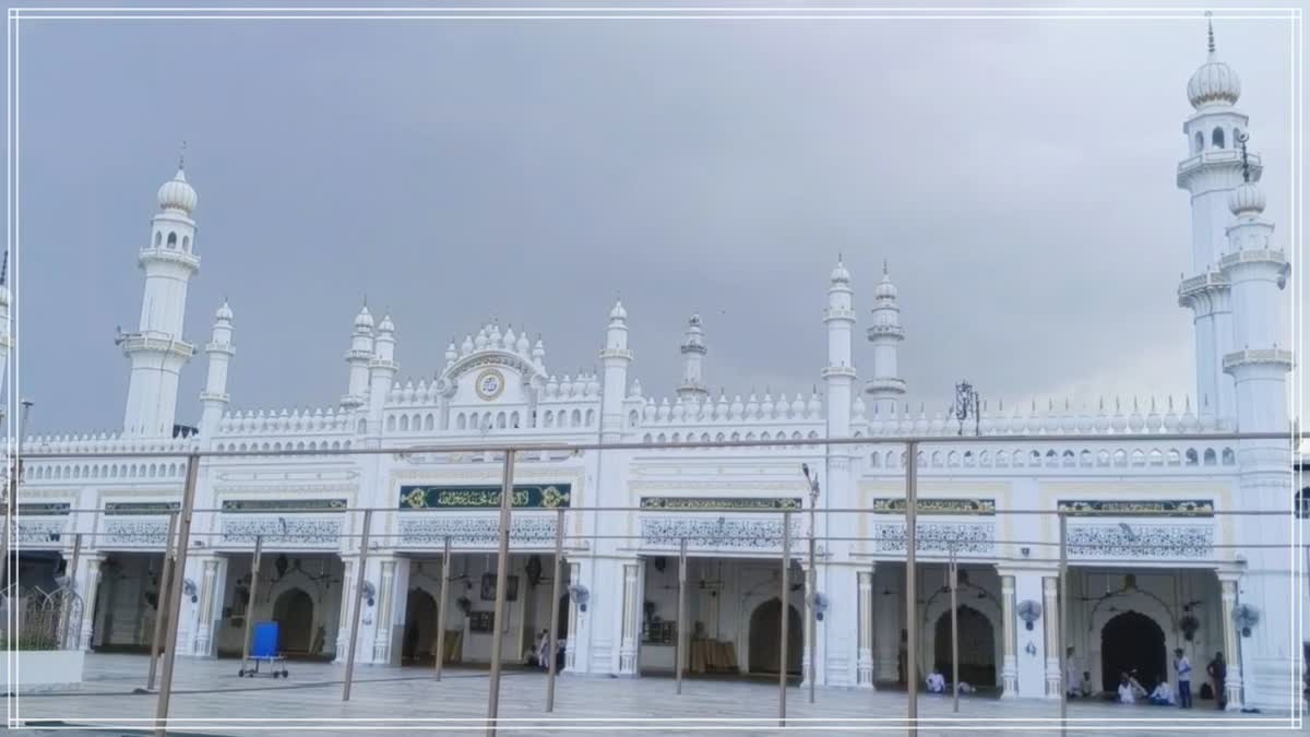 The beautiful historical Shahi Jamia Masjid of Moradabad built on the banks of the river