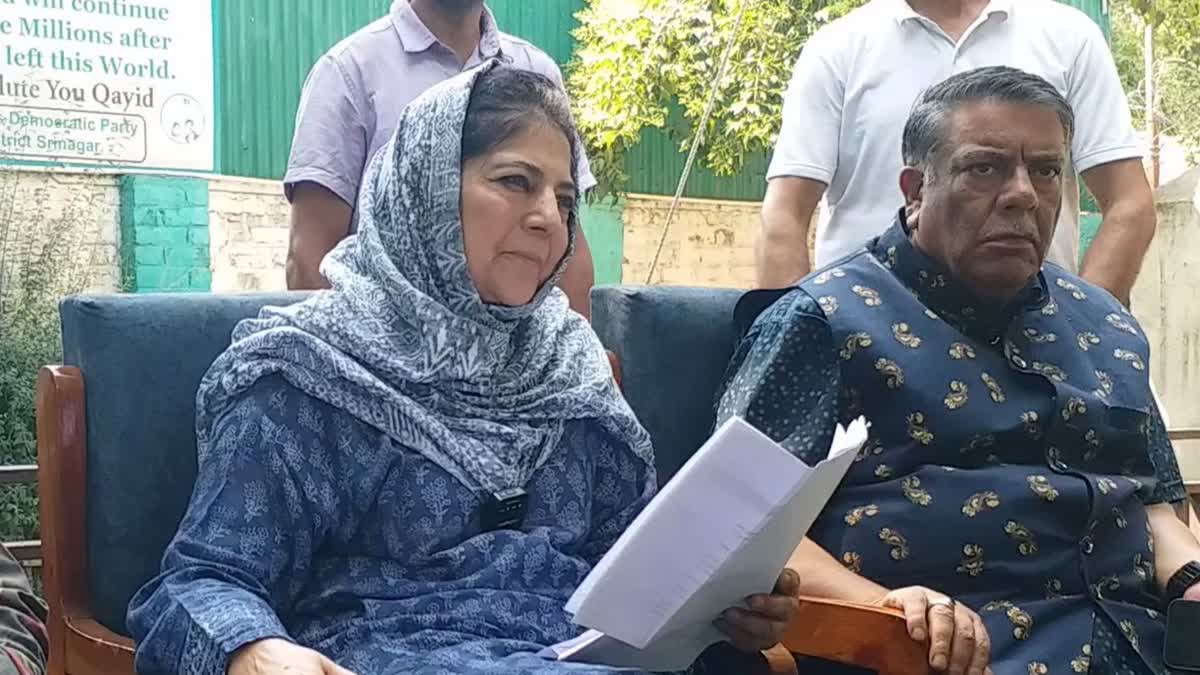 PDP President Mehbooba Mufti (L) along with party leader Khurshid Alam during a presser in Srinagar on Friday Aug 9, 2024