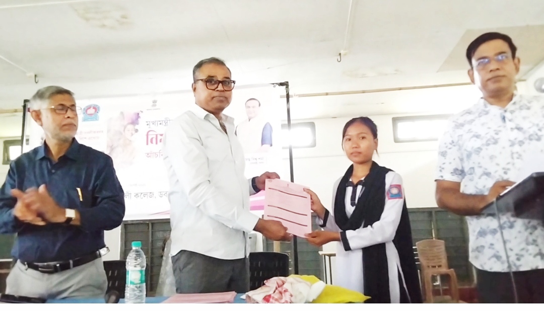 MLA Biswajit Phukan distributes Nijut Moina Scheme forms in Sarupathar