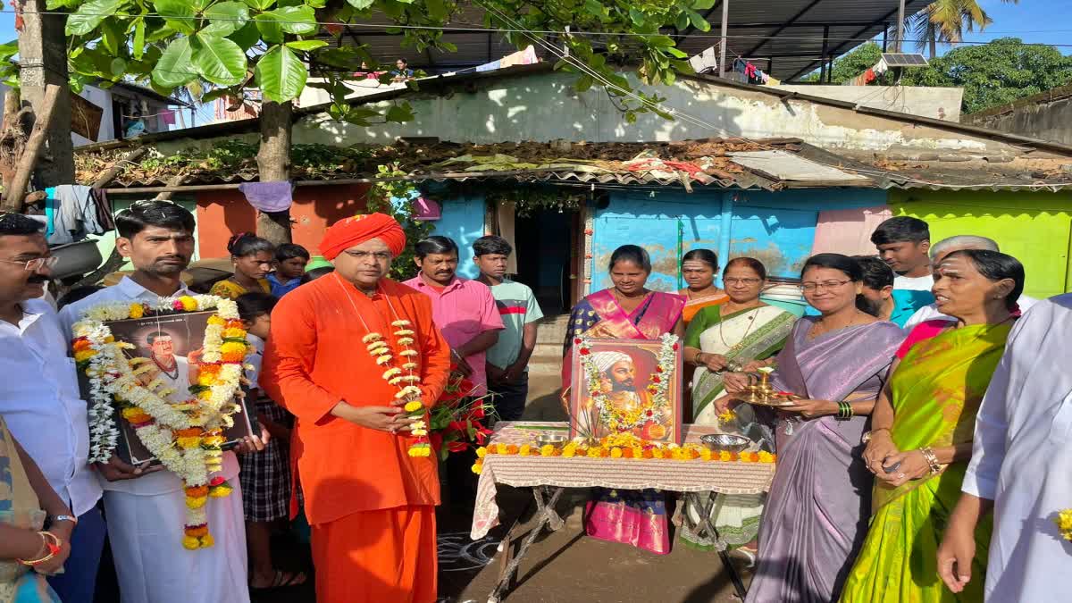 ಸ್ವಾಮೀಜಿ ಪಾದಯಾತ್ರೆ