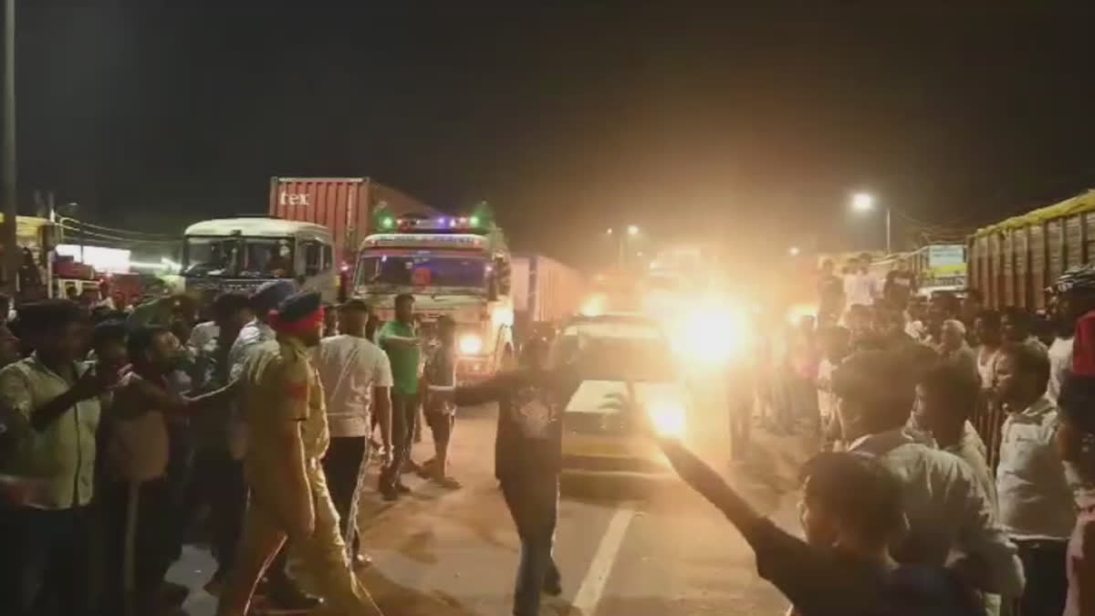 After the death of a woman in a road accident in Ludhiana, angry people blocked the road