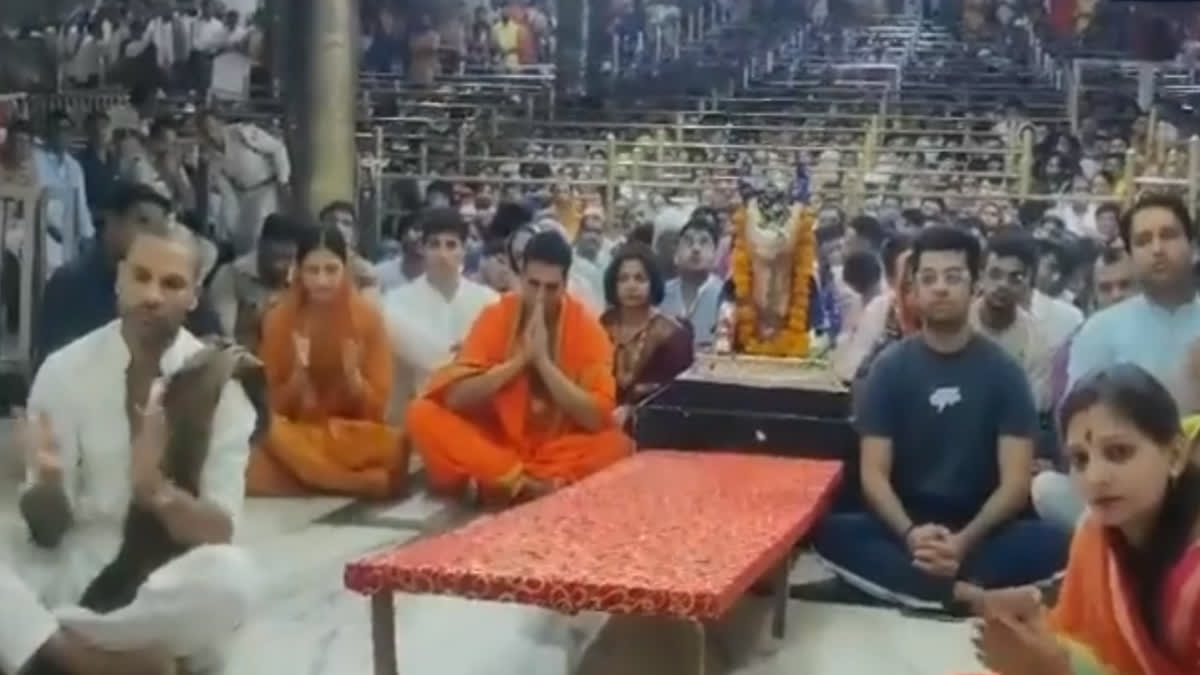 ODI World Cup 2023  Akshay Kumar  Shikhar Dhawan Prays For India cricket team  Shikhar Dhawan  Mahakaleshwar Temple  Shikhar Dhawan in Mahakaleshwar Temple  Rohit Sharma