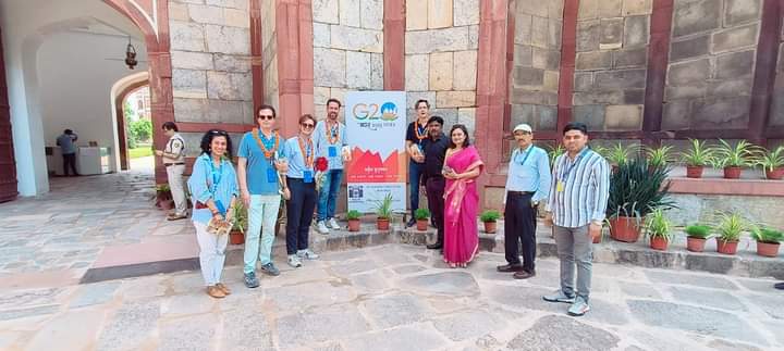 foreign guests visit humayun tomb