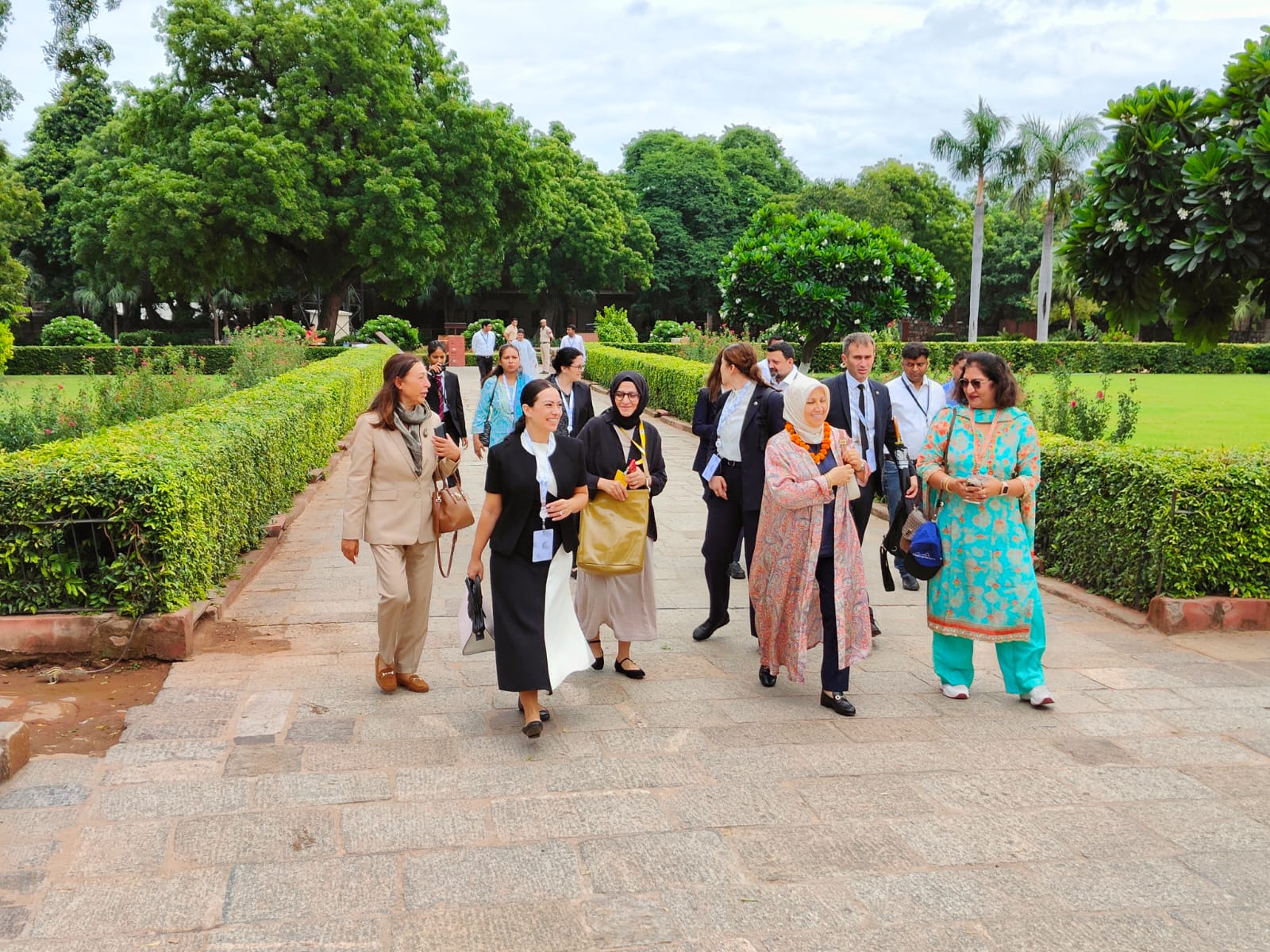 foreign guests visit humayun tomb