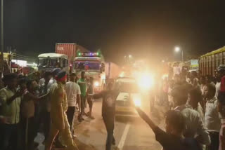 After the death of a woman in a road accident in Ludhiana, angry people blocked the road
