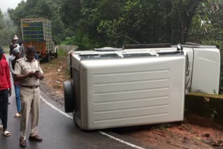 Two accidents in Charmadi Ghat because of Fog