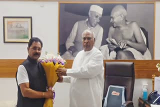 Dheeraj Sahu Mallikarjun Kharge meeting