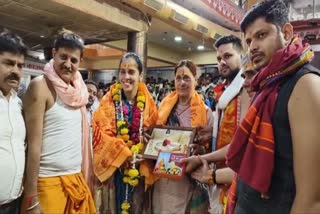 Indian shuttler Saina Nehwal reached Mahakaleshwar Temple