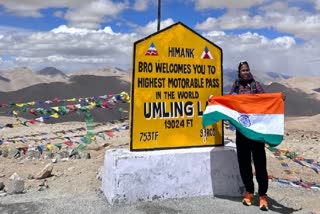 World Record in Cycling  World Record  Cycling  Bihar Woman  Umling La  Worlds Highest Road  Sabita Mahato  Bihar  എവറസ്‌റ്റ്  ലോകത്തിലെ ഏറ്റവും ഉയര്‍ന്ന പാത  സബിത മഹാതോ  സബിത  ഉംലിങ് ലാ  ആദ്യ വനിത  സൈക്ലിസ്‌റ്റായ  യാത്ര  മണാലി  ഉംലിങ് ലാ