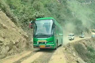 Bus Trial On Chandigarh Manali NH in Mandi