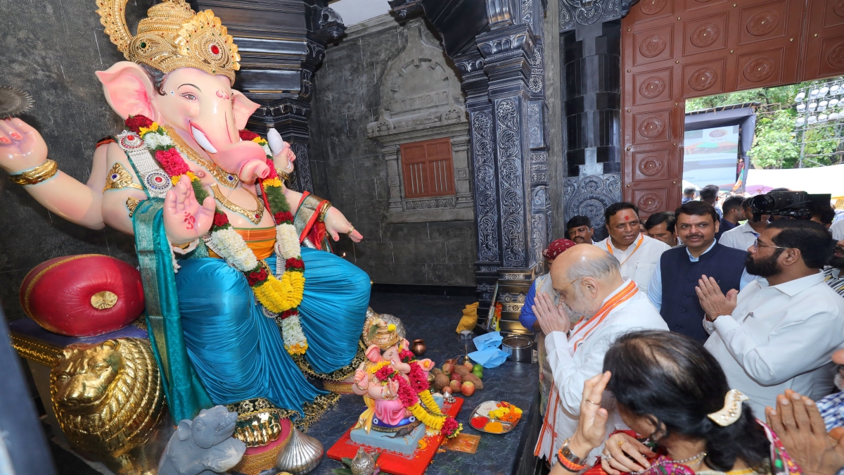 Amit Shah visits Lalbaugcha raja ahead of maharashtra assembly election