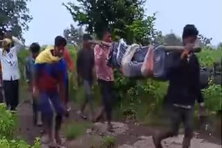 Locals carry girl's body in a makeshift stretcher due to lack of road connectivity in Maharashtra