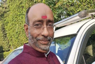 A BJP member named Munna Sharma was shot dead in Patna's Chowk area on Monday morning. The attackers fled the scene, and Sharma later died at a government hospital. Police are investigating the case reviewing CCTV footage to identify the culprits.