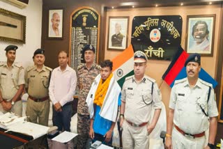 rewarded Naxalite Muneshwar Ganjhu surrendered in Ranchi