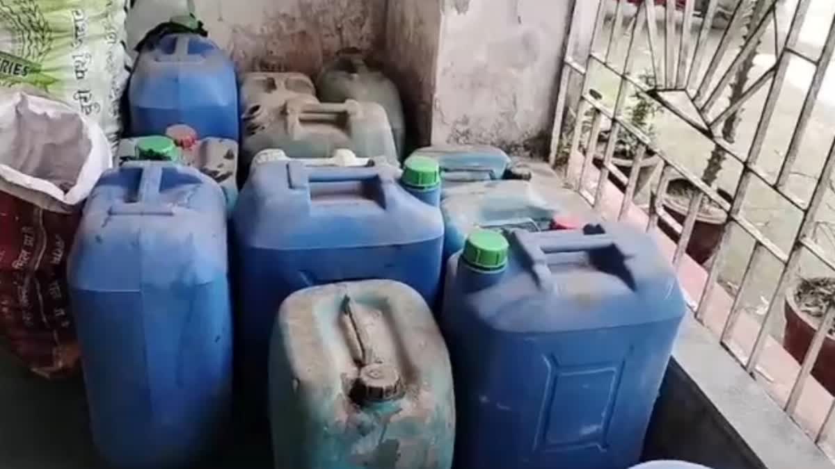 mini Illegal liquor factory busted in Dhanbad