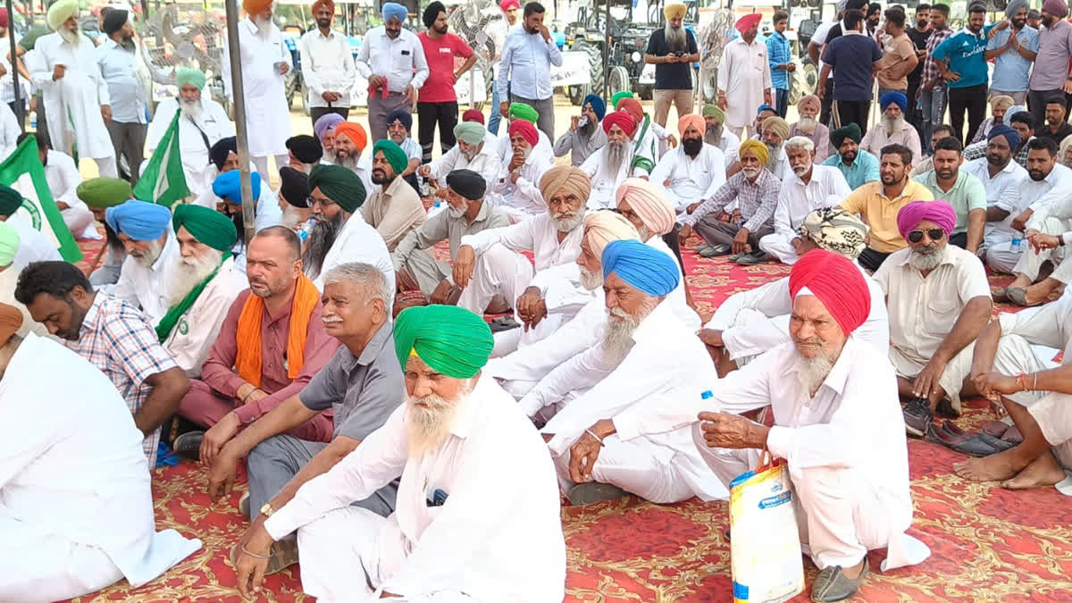 Demonstration by farmers regarding the acquisition of Ludhiana to Ropar National Highway lands