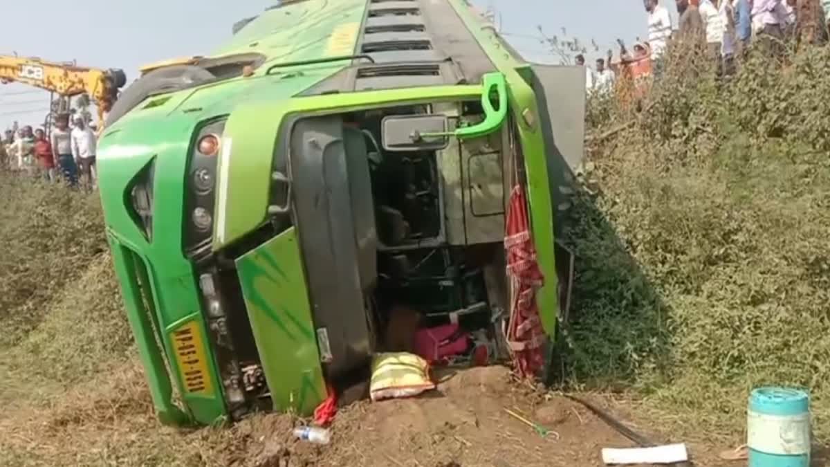 dewas road accident
