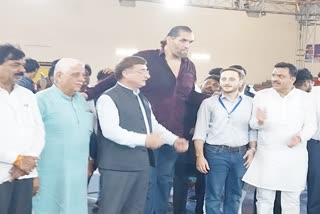 Great Khali congratulated players