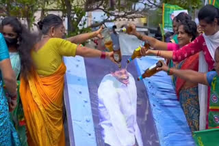 Womens_Anointed_CM_Jagan_Photo_With_Liquor