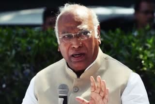 Mallikarjun Kharge About Caste Census  Congress CWC AICC president Mallikarjun Kharge  Caste Census nation  2024 assembly elections  ജാതി സെന്‍സസ് നടത്തണമെന്ന് കോൺഗ്രസ്  മല്ലികാര്‍ജുന്‍ ഖാര്‍ഗെ ജാതി സെൻസസിനെ കുറിച്ച്  2024 തെരഞ്ഞെടുപ്പ് നടക്കുന്ന സംസ്ഥാനങ്ങൾ  നിയമസഭ തെരഞ്ഞെടുപ്പ് കോൺഗ്രസ് സമ്മേളനം  ബിജെപിക്കെതിരെ കോൺഗ്രസ്  Congress CWC Meet