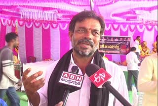 YSRCP_Former_worker_fire_on_CM_Jagan