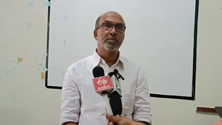 Three Members Group Trespassed Government School  Fade View Of Advertising Board  trespassing government school in kannur  cut trees in government school in kannur  kannur goverment school tresspassing case  കണ്ണൂരിൽ മൂന്നംഗ സംഘം സ്‌കൂളിൽ അതിക്രമിച്ച്‌കടന്നു  താവക്കര ഗവണ്മെന്‍റ്‌ സ്‌കൂളിൽ അതിക്രമിച്ചു കയറി  സർക്കാർ സ്‌കൂളിൽ തണൽ മരങ്ങൾ മുറിച്ച്‌ മൂന്നംഗ സംഘം  പരസ്യം മറയ്‌ക്കുന്നു മരങ്ങൾ മുറിച്ച്‌ മൂന്നംഗ സംഘം  കണ്ണൂരിൽ സ്‌കൂളിൽ അതിക്രമിച്ച്‌ കടന്ന്‌ മരം വെട്ടി