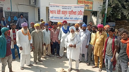 Daily wage workers in Amritsar staged a protest against the Punjab government due to non-increase in wages