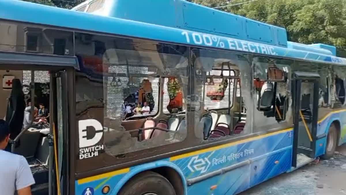 DTC बस ने 8वीं की छात्रा को कुचला