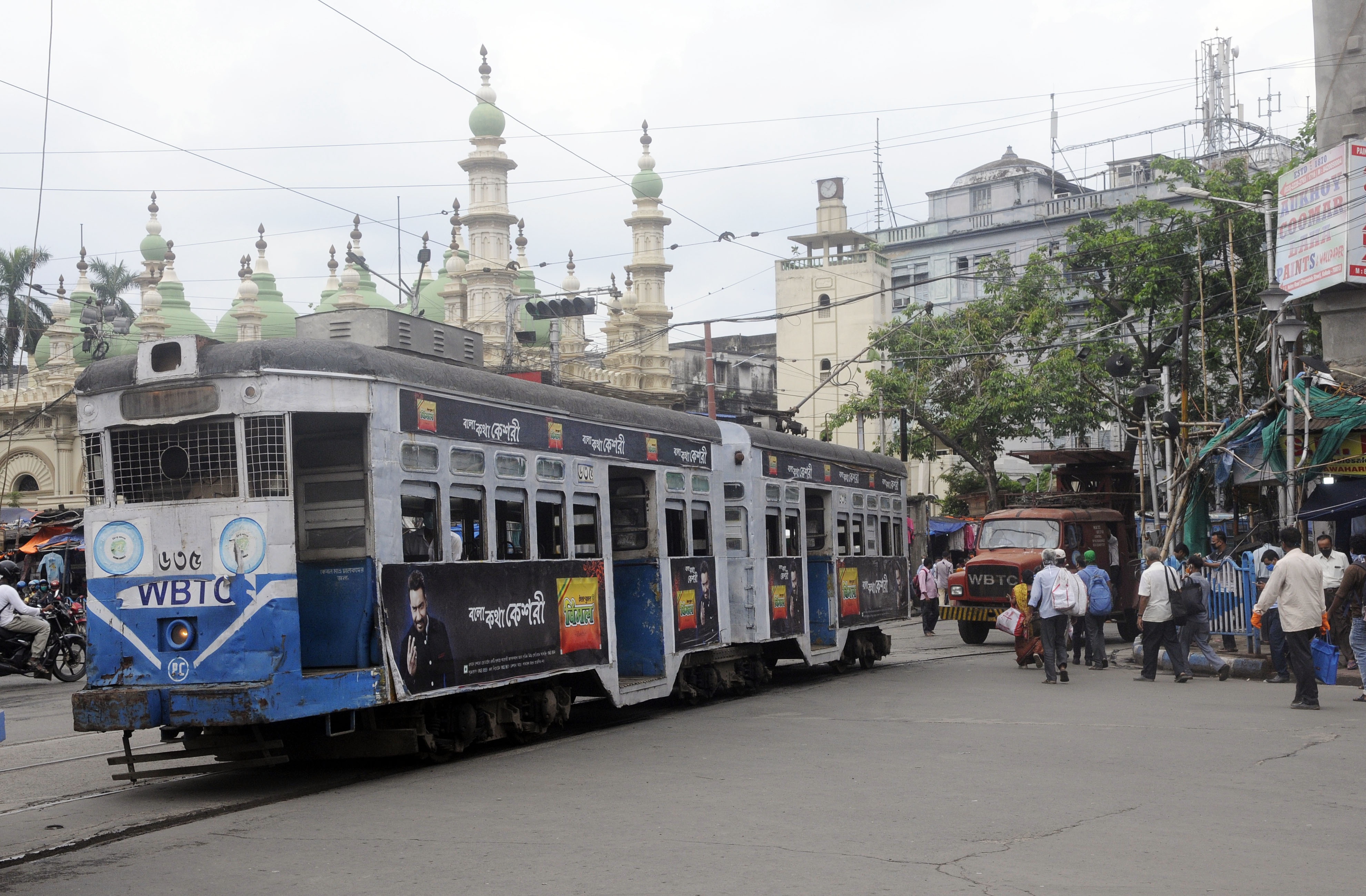 A tram on its way to Esplanade terminus