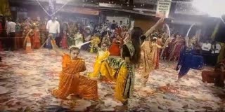 RATLAM GIRLS PLAY GARBA