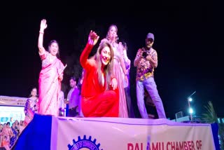 rimi-sen-participate-in-dandiya-night-of-durga-puja-in-palamu