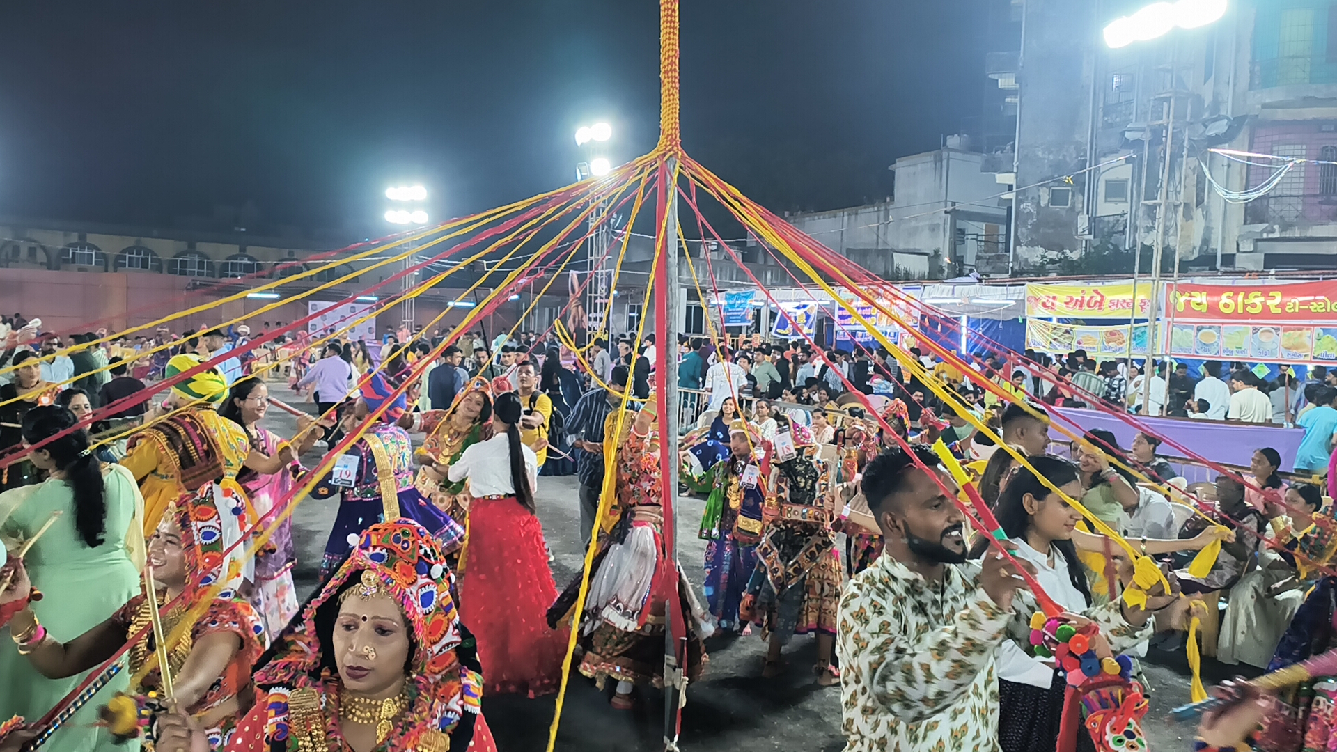 ગણદેવી ખાતે રમાતા પ્રાચીન દોરી રાસ ગરબા