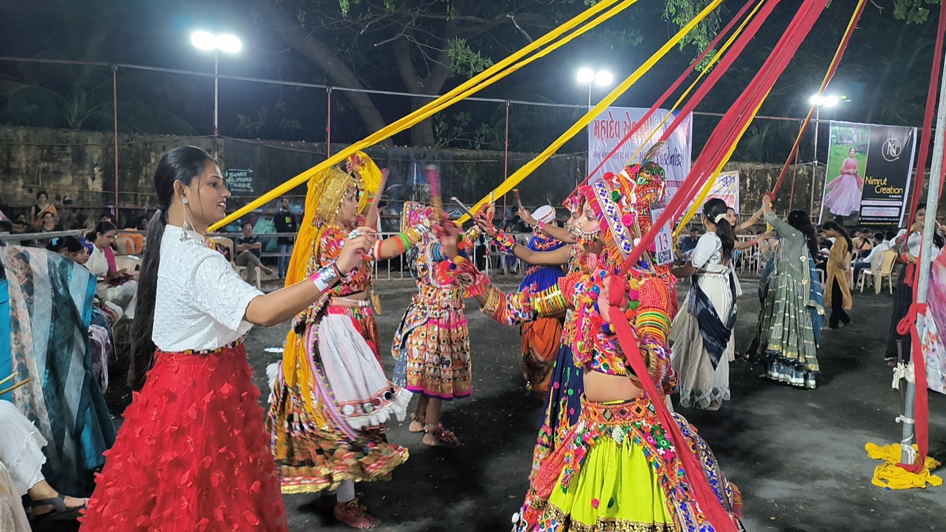 ગણદેવી ખાતે રમાતા પ્રાચીન દોરી રાસ ગરબા